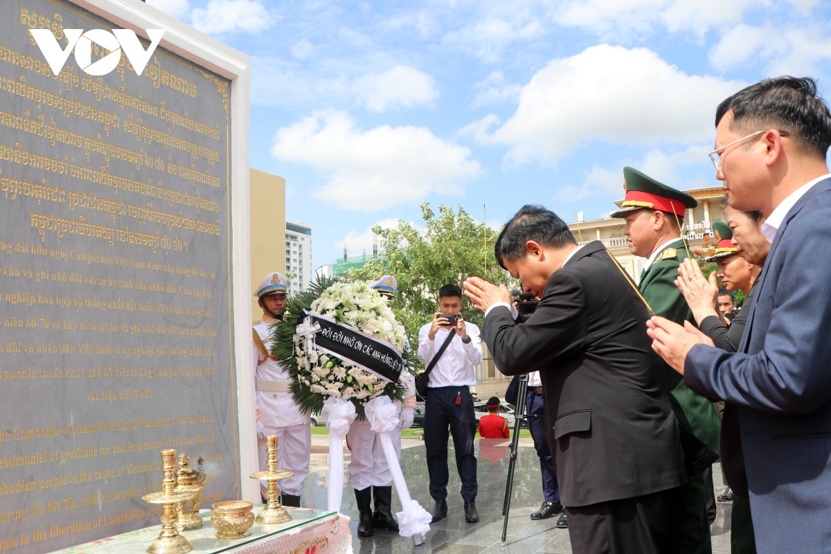 Đại sứ quán Việt Nam tại Campuchia kỷ niệm 77 năm Ngày Thương binh - Liệt sĩ